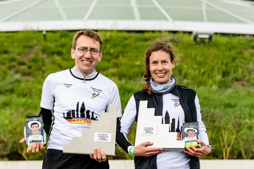 Gewinner des Towerruns 2022 Christian Riedl und der Damen-Wertung Verena Schmitz