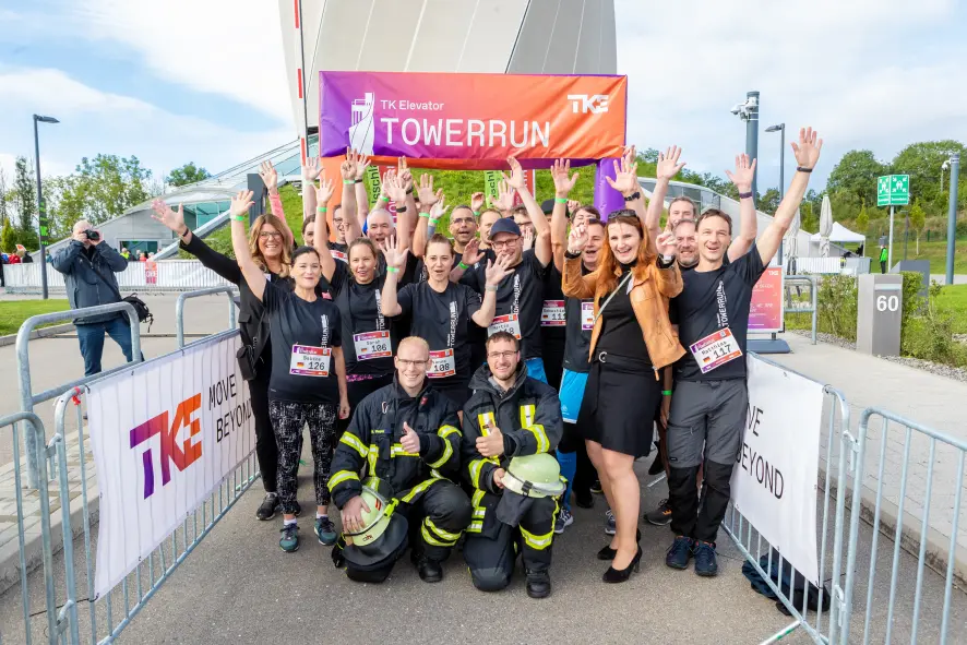 Team aus Mitarbeitenden von TK Elevator, die am Towerrun teilnahmen